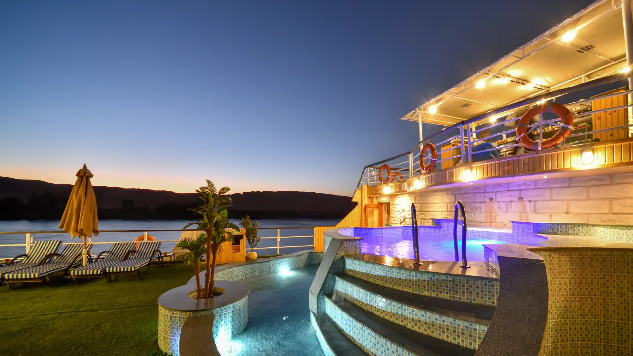 رحلة الباخرة نايل تريجر